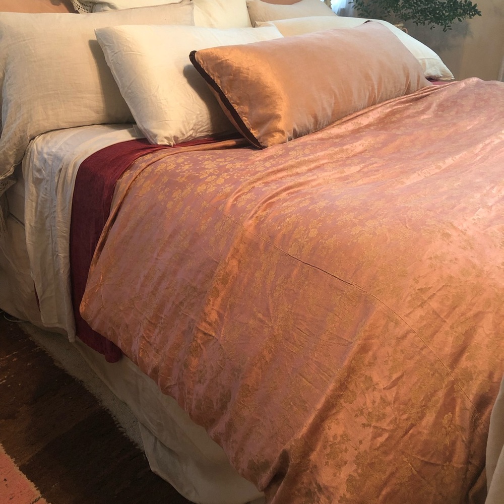 Gorgeous Bella Notte Linens queen duvet cover